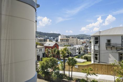 Photo of property in Owd Trafford Flats, 17 Brougham Street, Mount Victoria, Wellington, 6011