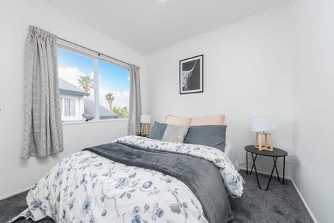 Photo of property in 2/43 Solveig Place, Randwick Park, Auckland, 2105