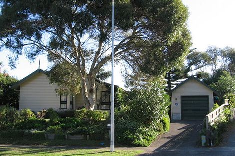 Photo of property in 4 Hicks Crescent, Waikanae Beach, Waikanae, 5036