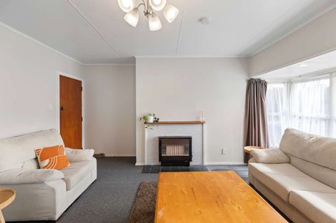 Photo of property in 18 Montrose Place, Takaro, Palmerston North, 4412