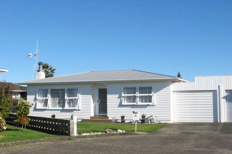 Photo of property in 5 Eton Place, Levin, 5510