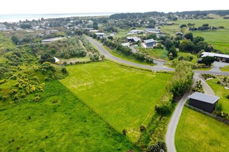 Photo of property in 30 Strathnaver Drive, Waikawa Beach, Manakau, 5573