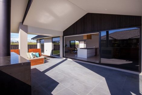 Photo of property in 15 Gleneagles Way, Waiwhakaiho, New Plymouth, 4312