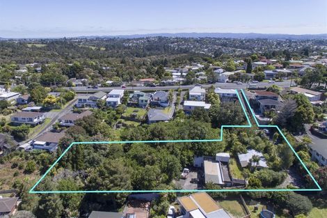 Photo of property in 323 Glenfield Road, Glenfield, Auckland, 0629