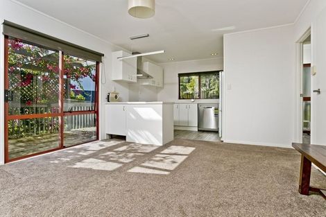 Photo of property in 18 Mallard Place, Unsworth Heights, Auckland, 0632