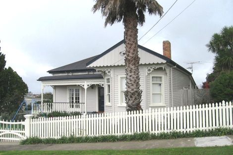 Photo of property in 23 Huka Road, Birkenhead, Auckland, 0626