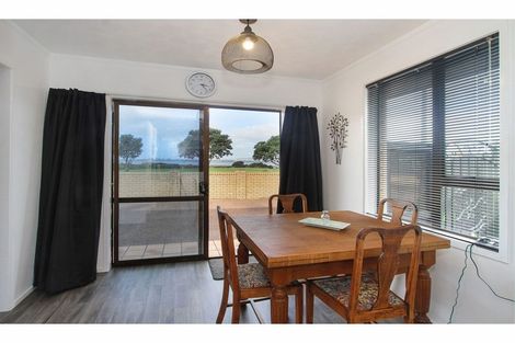 Photo of property in 1/470 Te Atatu Road, Te Atatu Peninsula, Auckland, 0610