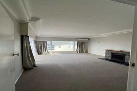 Photo of property in 1/4 Midway Avenue, Castor Bay, Auckland, 0620