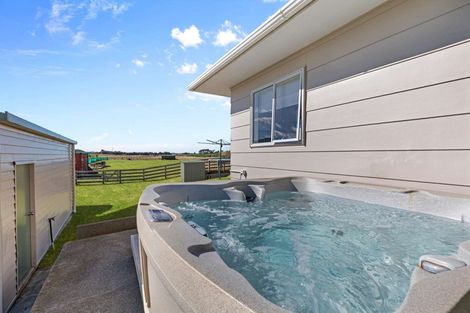 Photo of property in 28 Waitai Street, Castlecliff, Whanganui, 4501