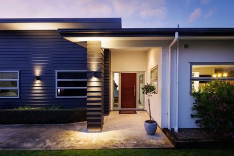 Photo of property in 25 Medallion Court, Kelvin Grove, Palmerston North, 4414