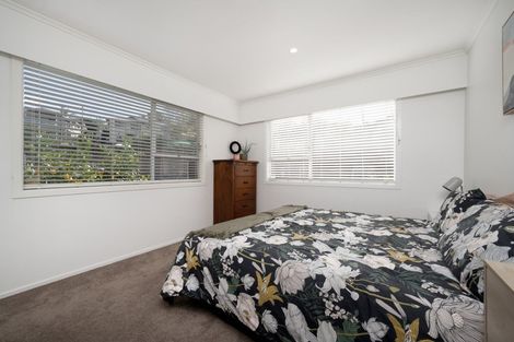 Photo of property in 30 Kiteroa Terrace, Rothesay Bay, Auckland, 0630