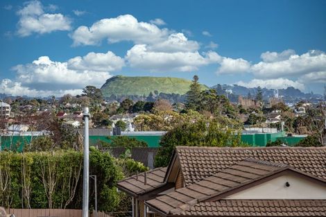 Photo of property in 1/3 Benygloe Place, Highland Park, Auckland, 2010