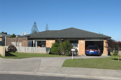 Photo of property in 13 Bohola Rise, Weymouth, Auckland, 2103
