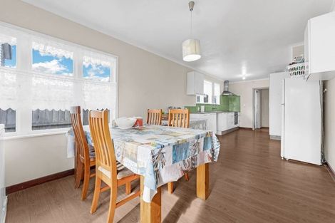 Photo of property in 11 Netherlands Avenue, Kelston, Auckland, 0602