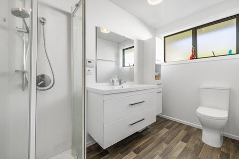 Photo of property in 15 Resolution Place, Bryndwr, Christchurch, 8053