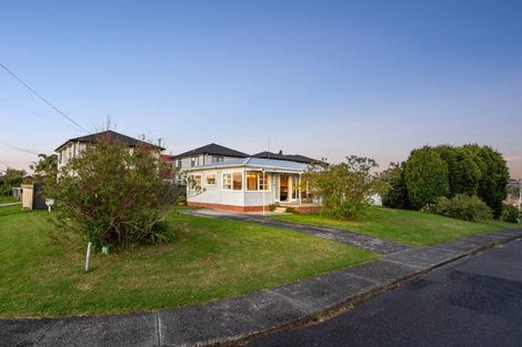 Photo of property in 106 Eversleigh Road, Belmont, Auckland, 0622
