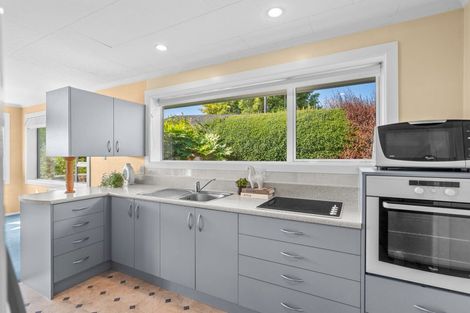 Photo of property in 10 Ron Place, Bishopdale, Christchurch, 8051