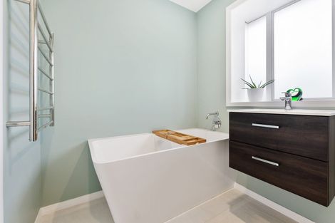 Photo of property in 103 Warren Crescent, Hillmorton, Christchurch, 8025