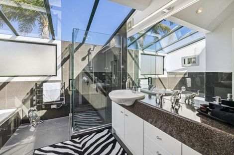 Photo of property in 2/2 The Esplanade, Campbells Bay, Auckland, 0630