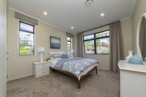 Photo of property in 265 Old North Road, Kumeu, 0892