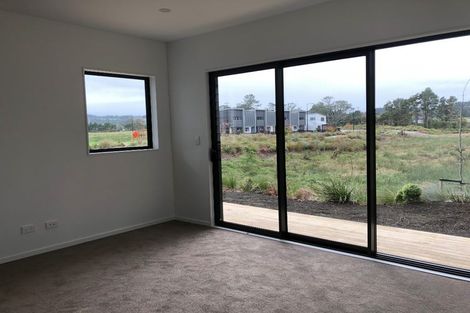 Photo of property in 30 Konoba Avenue, Kumeu, 0810