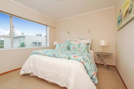 Photo of property in 1/5 Cezanne Place, New Lynn, Auckland, 0600