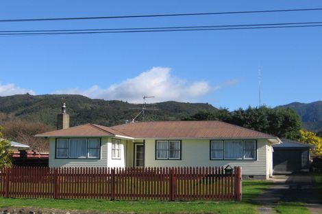 Photo of property in 22 Daniell Street, Featherston, 5710