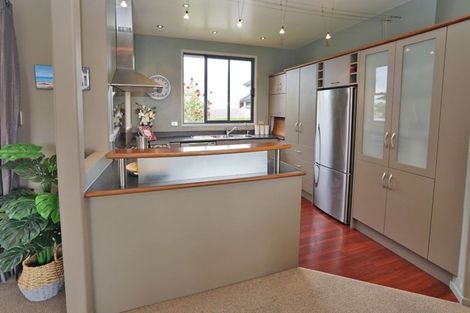 Photo of property in 14 Southworth Place, Grandview Heights, Hamilton, 3200