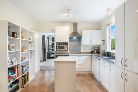 Photo of property in 22 Greenaway Road, Waikanae, 5036