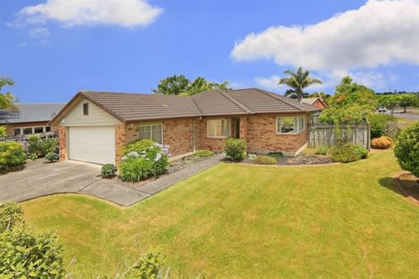 Photo of property in 10 Hillwell Drive, Henderson, Auckland, 0612