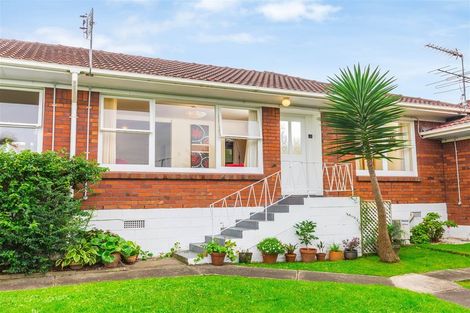 Photo of property in 4/40 Lake Road, Narrow Neck, Auckland, 0624