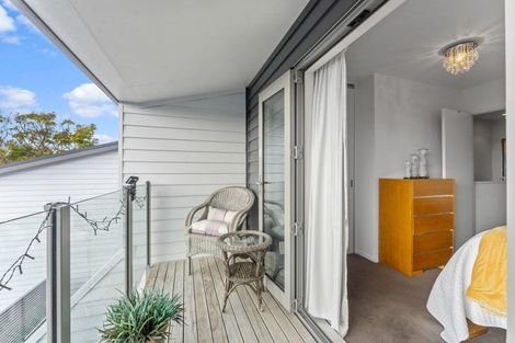Photo of property in 2/13 Pannill Place, Oteha, Auckland, 0632
