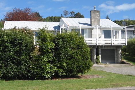 Photo of property in 14 Isobel Street, Acacia Bay, Taupo, 3330