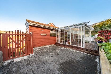 Photo of property in 10 Ordley Grove, Tawa, Wellington, 5028