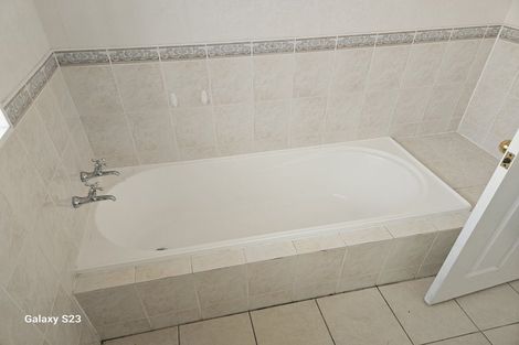 Photo of property in 22 Attymon Lane, East Tamaki, Auckland, 2016