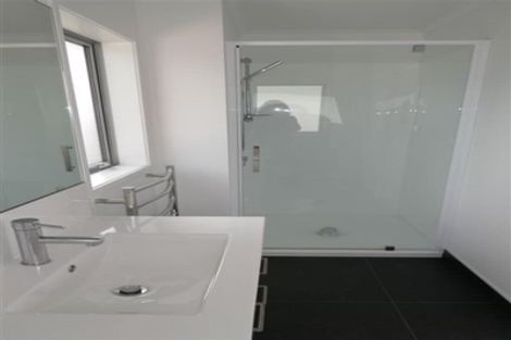 Photo of property in 2a Waterview Road, Favona, Auckland, 2024