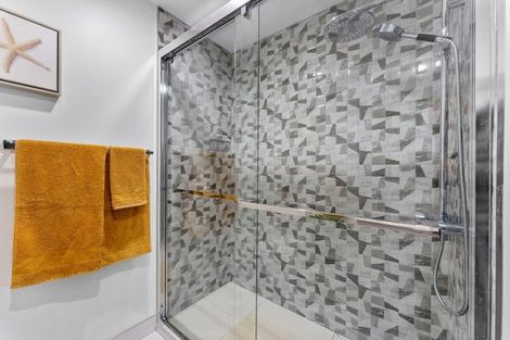 Photo of property in 2/13 Pannill Place, Oteha, Auckland, 0632