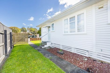 Photo of property in Heretaunga Flats, 4/652 Fergusson Drive, Trentham, Upper Hutt, 5018