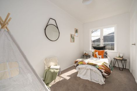 Photo of property in 10 Berkshire Grove, Cannons Creek, Porirua, 5024