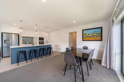 Photo of property in 3 Thornbury Lane, Timberlea, Upper Hutt, 5018