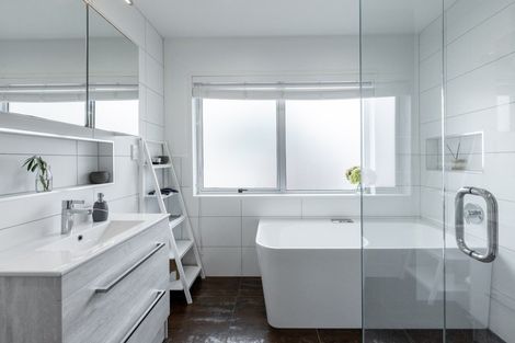 Photo of property in 60 Le Quesne Road, Bay View, Napier, 4104