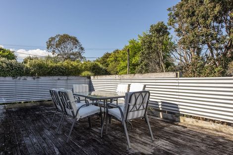 Photo of property in 15 Mascot Street, Tawa, Wellington, 5028