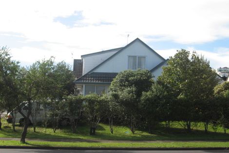 Photo of property in 2/84 Aviemore Drive, Highland Park, Auckland, 2010