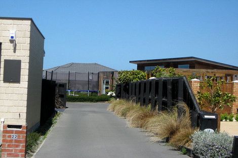 Photo of property in 20 Willowview Drive, Redwood, Christchurch, 8051