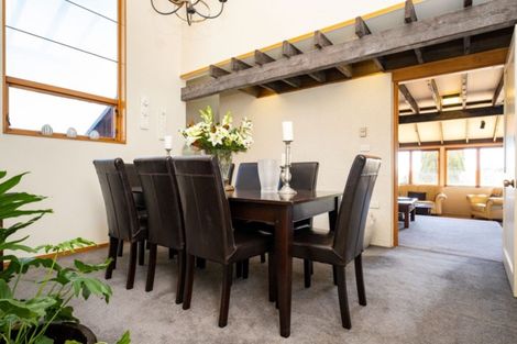 Photo of property in 27 Muritai Crescent, Havelock North, 4130