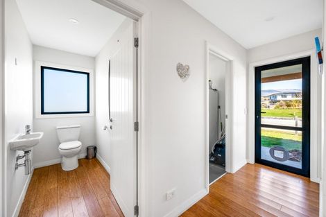 Photo of property in 28 Wabler Lane, Albert Town, Wanaka, 9305