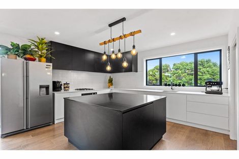 Photo of property in 5 Libertia Lane, Orewa, 0931