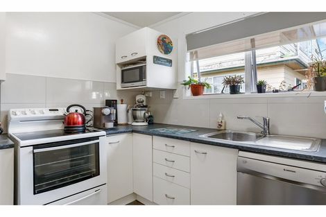 Photo of property in 17 Neems Place, Manurewa, Auckland, 2102