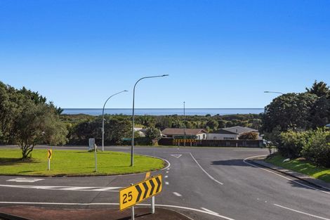 Photo of property in 1 Western Close, Matata, Whakatane, 3194