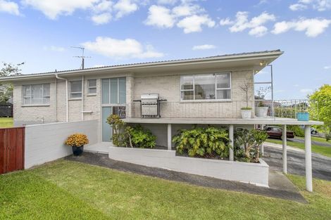 Photo of property in 6 Bodi Place, Te Atatu South, Auckland, 0610